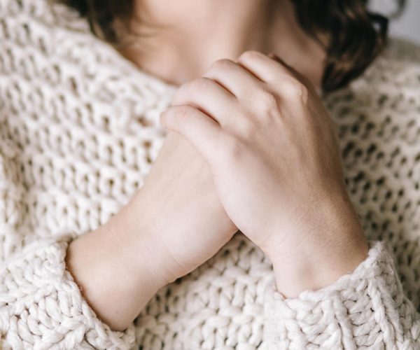 winter-sweater_t20_X2L1JX